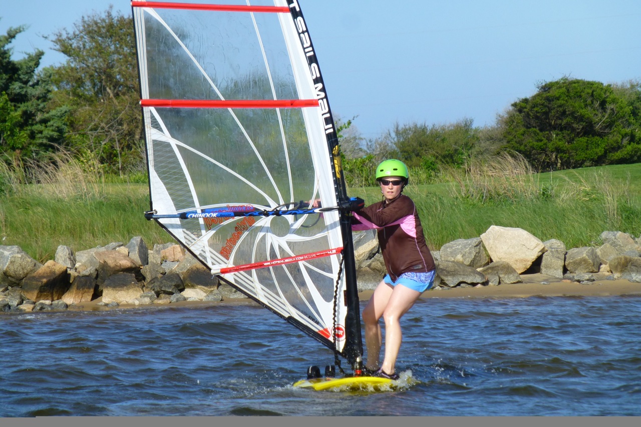 Roxanna learning to windsurf (Photo Marcel)